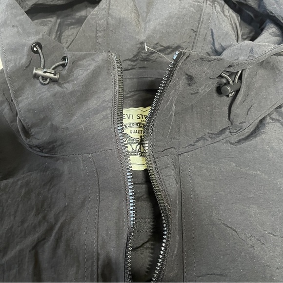 Levi’s Hooded Windbreaker XL NWOT | Lightweight Taslan Nylon - Picture 3 of 16